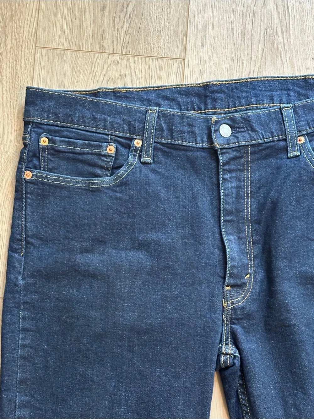 Levi’s 514 dark wash men’s jeans 38x30
